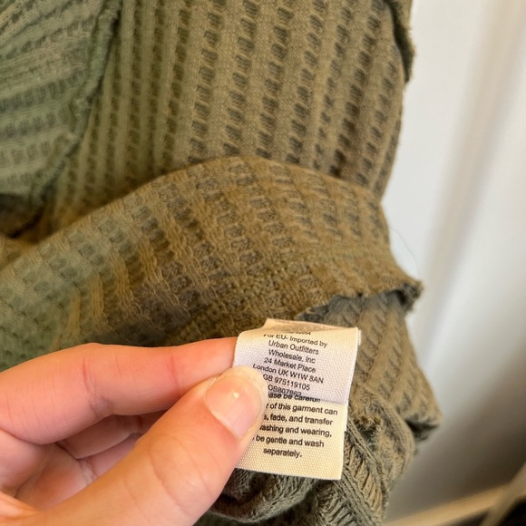 Free People Size XS Green Olive Cowl Neck Wildcat Thermal Pullover Top - Picture 4 of 7